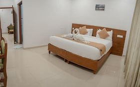 Daffodils Luxury Airport Suites